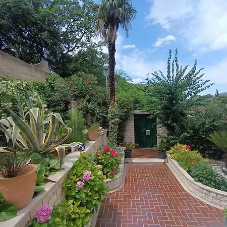 شقة Anisija Garden *